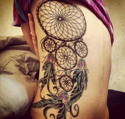  Tatouage attrape rêve sur l'intégralité des côtes